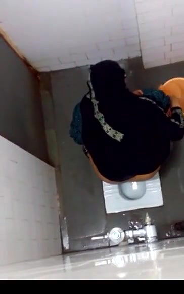 hidden camera in ladies toilet 4