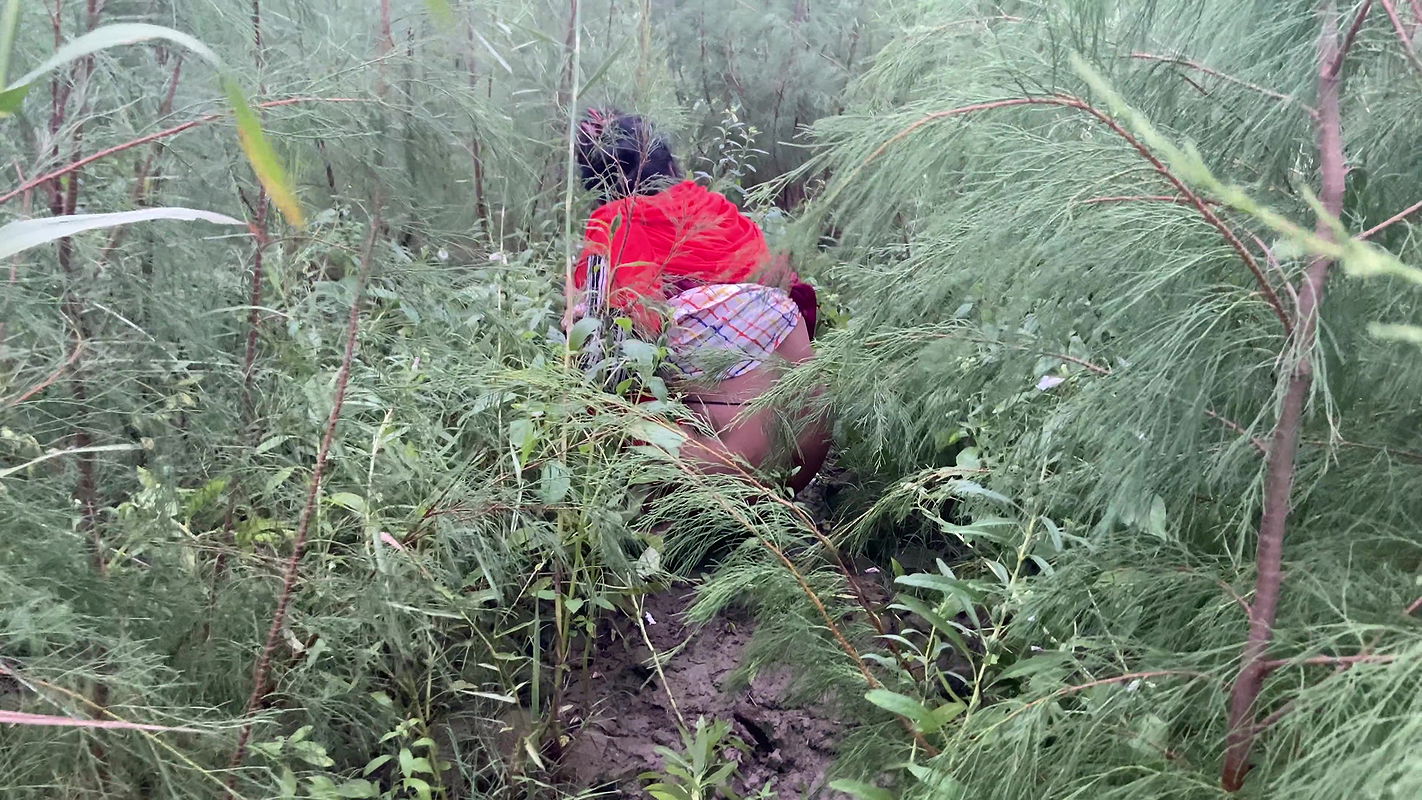 Caught aunty twisted in the forest and came home and fucked a lot