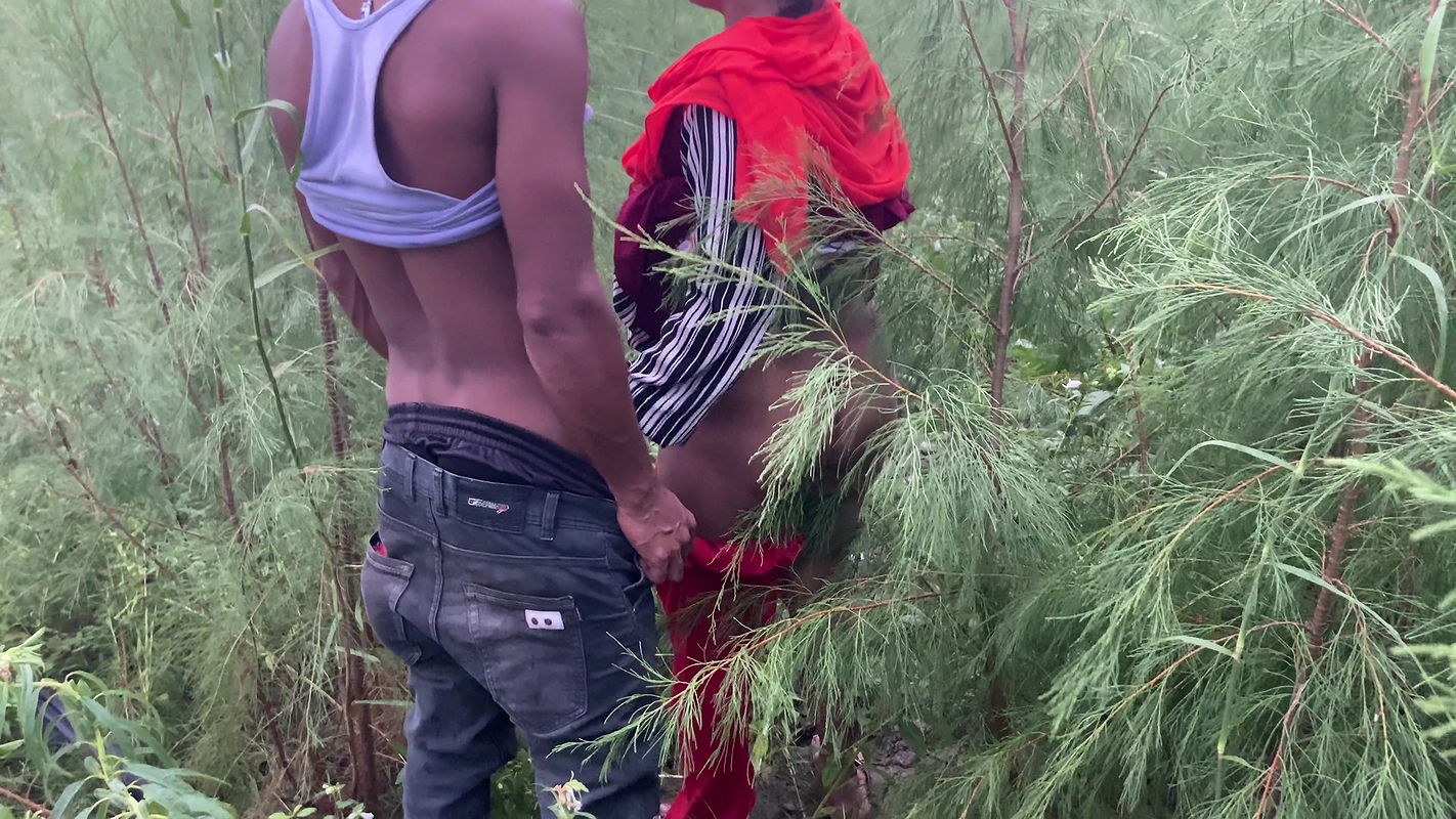 Caught aunty twisted in the forest and came home and fucked a lot