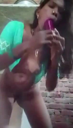 Village Unsatisfied Horny Bhabhi Distroy Pussy With Begun