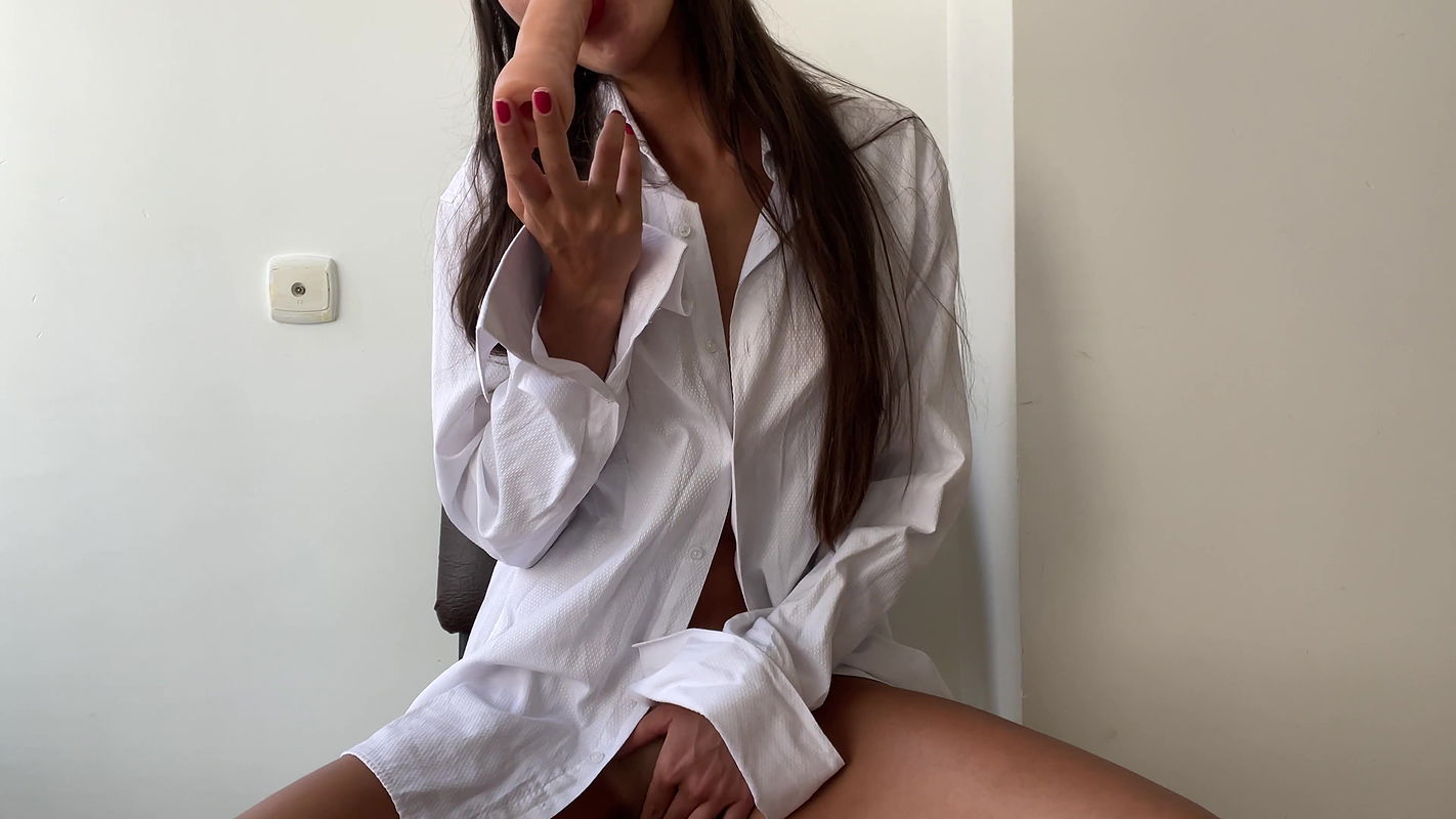 I caress the dick and fuck myself