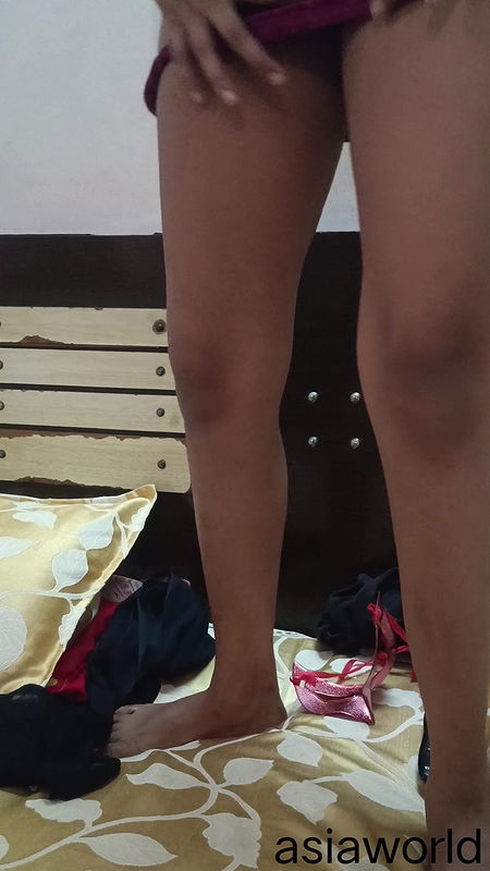 Hot bhabi showing boobs and pussy mast gaand dekhayi bhabi ne