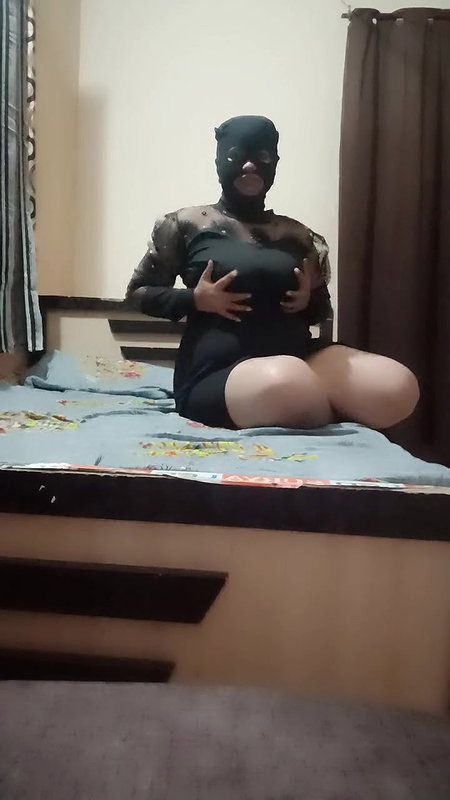 Sexy sister-in-law went to the room and gave her a surprise, left the sister-in-law in her mouth, sucked the