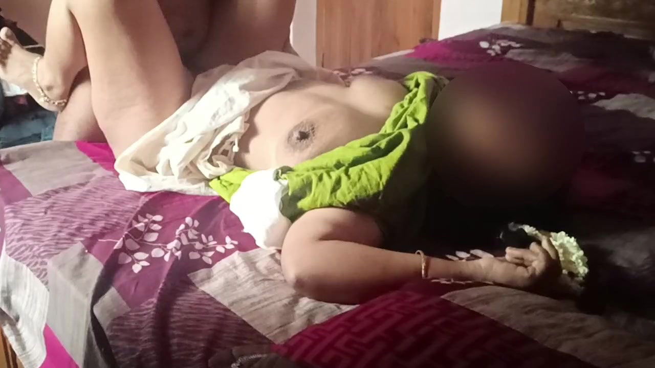 Sexy indian housewife in nighty big boobs juggling sex