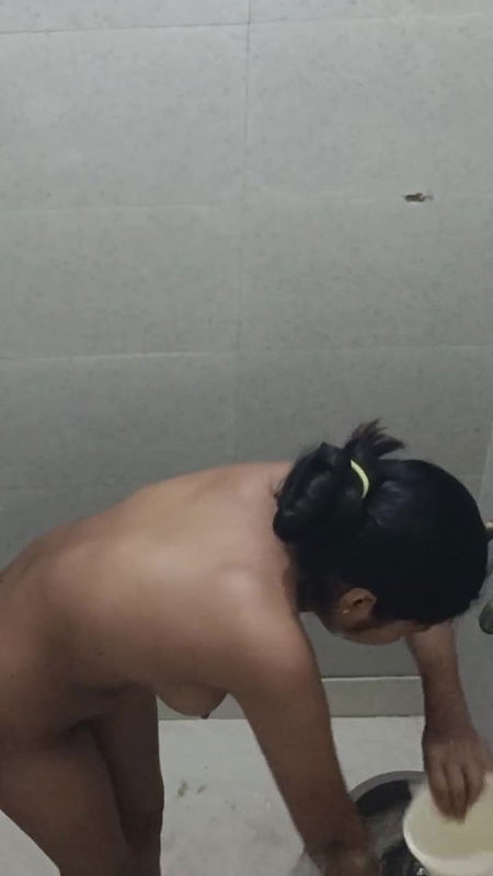 Sexy bhabi bathing bigboobs big ass bath