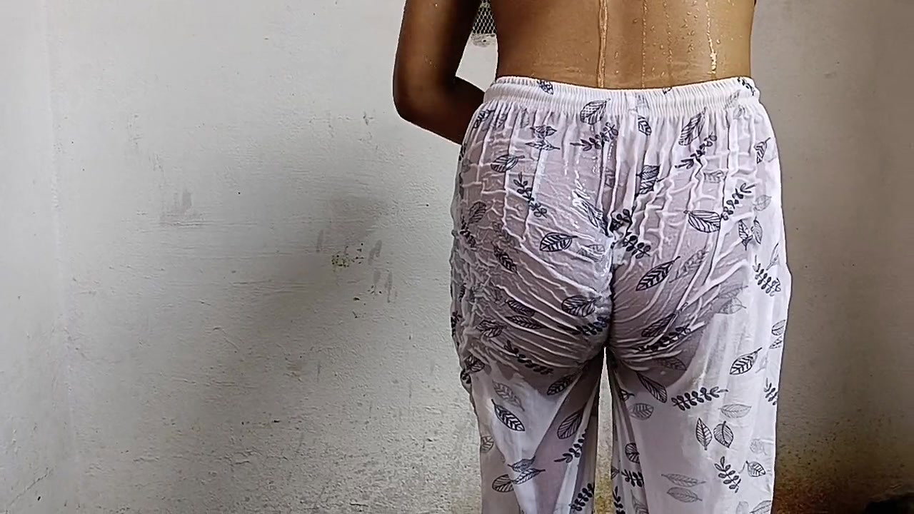 Priya hot bathing desi priya bhabi new bathroom bathing hot sexy gand showing