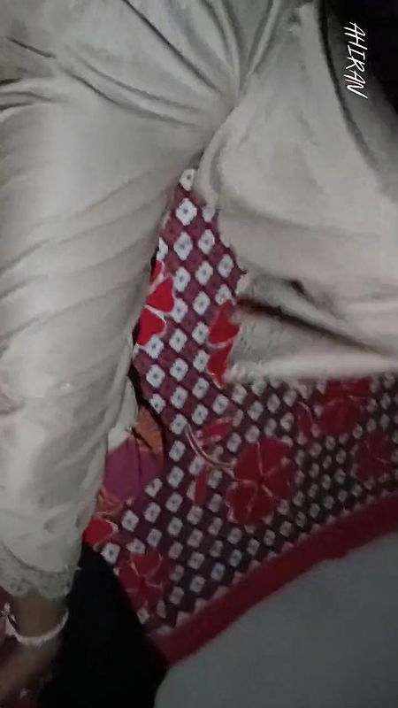 INDIANS BABES ! INDIAN BABE VAGINA REVIEW & FUCKING ON THE BED