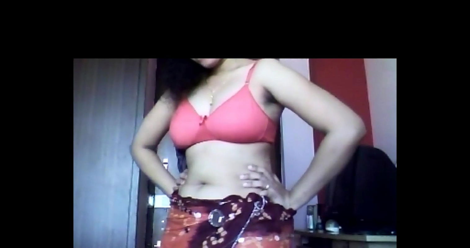 indian bhabhi changing dress