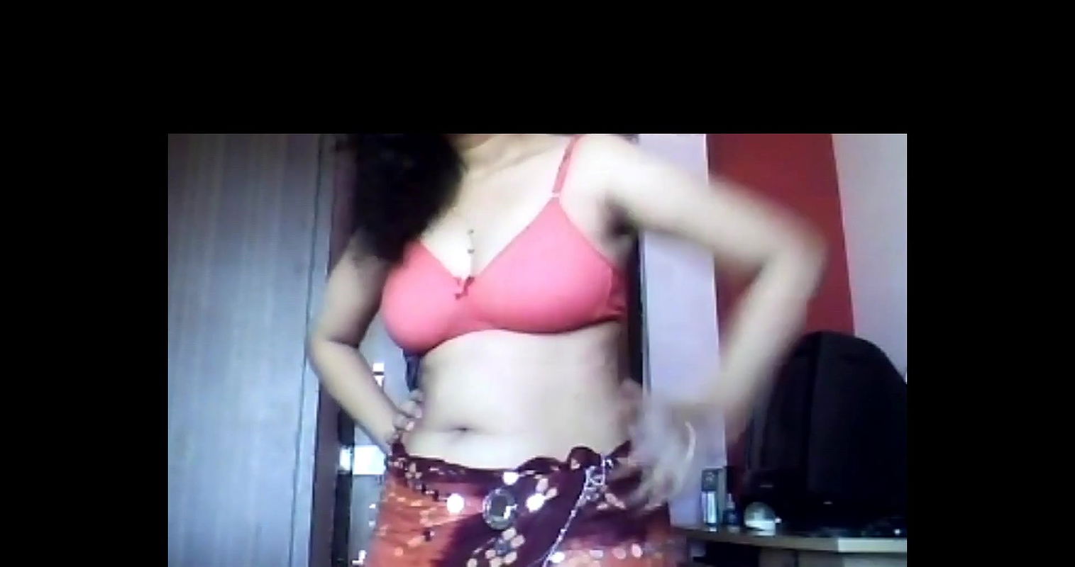 indian bhabhi changing dress