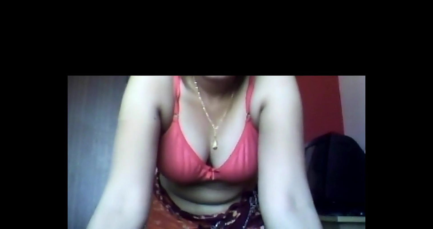 indian bhabhi changing dress