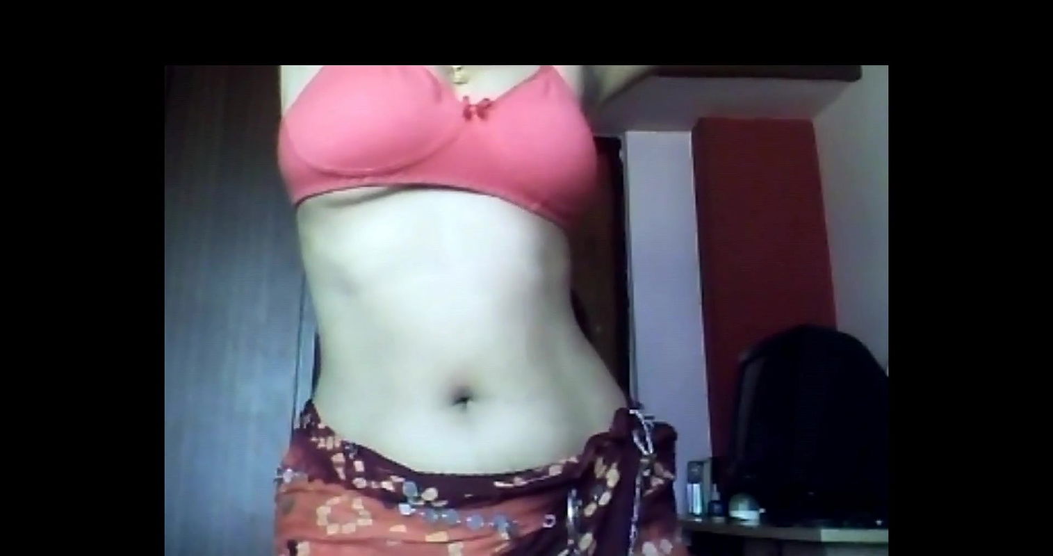 indian bhabhi changing dress