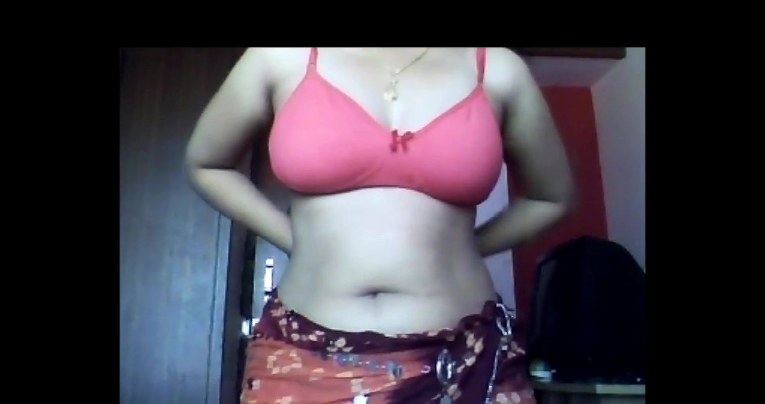 indian bhabhi changing dress