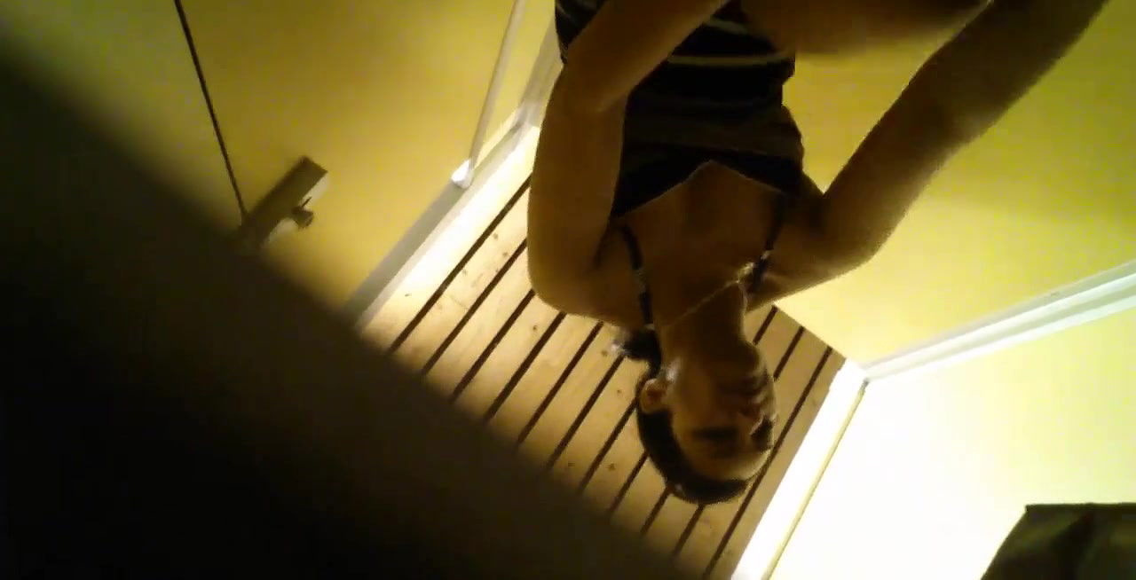 indian bhabhi changing inwimming pool cabin