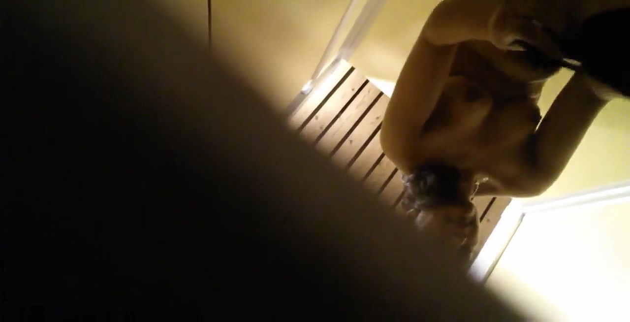 indian bhabhi changing inwimming pool cabin