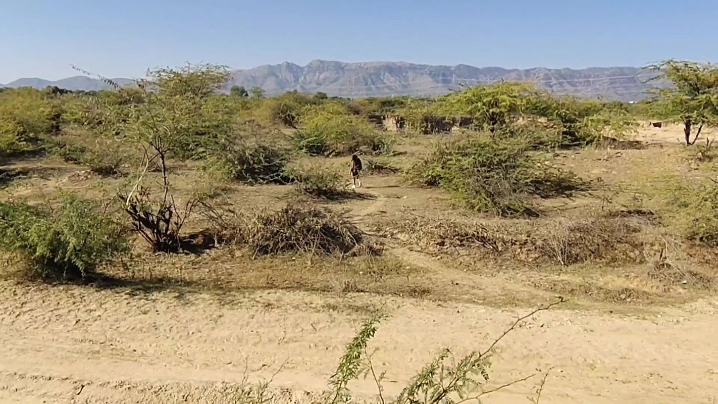 A girl came to the village for loss, the boy of the village took her to the house and the ass vigorously