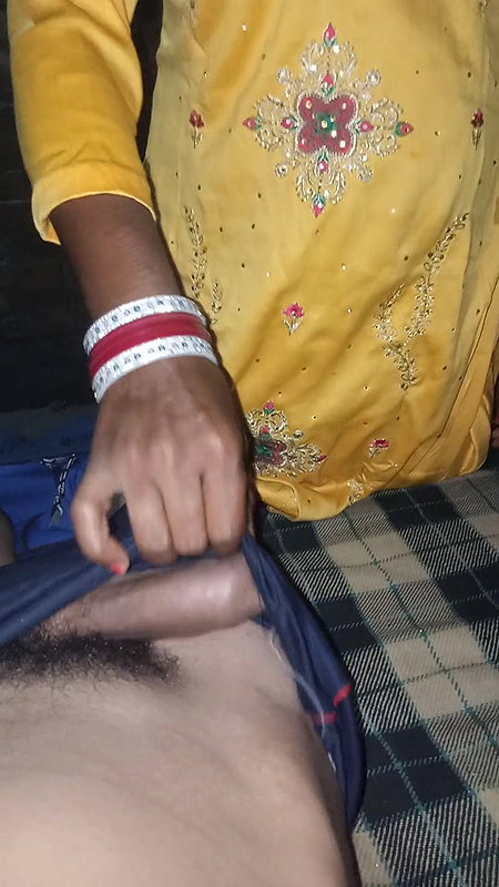 Aah aah jor jor se kro. Desi new married bhabhi fucked kardly in yellow suit salwar