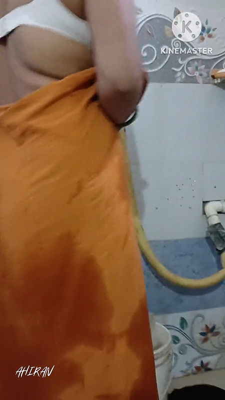 AAHANA ! SEXY BATHING AND CHUT OR GAND CHUDAI. Yellow Petticoat