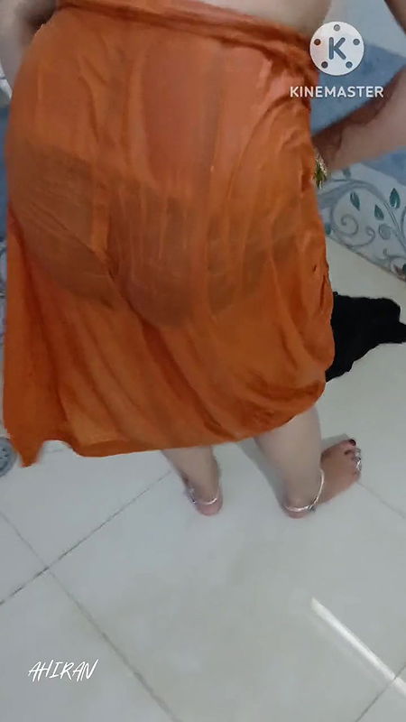 AAHANA ! SEXY BATHING AND CHUT OR GAND CHUDAI. Yellow Petticoat