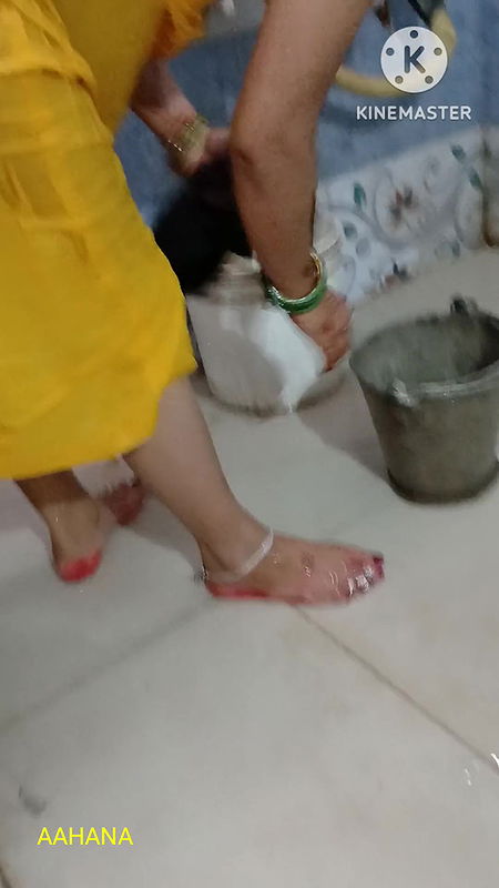 AAHANA IS BATHING & REVIEW ANUS