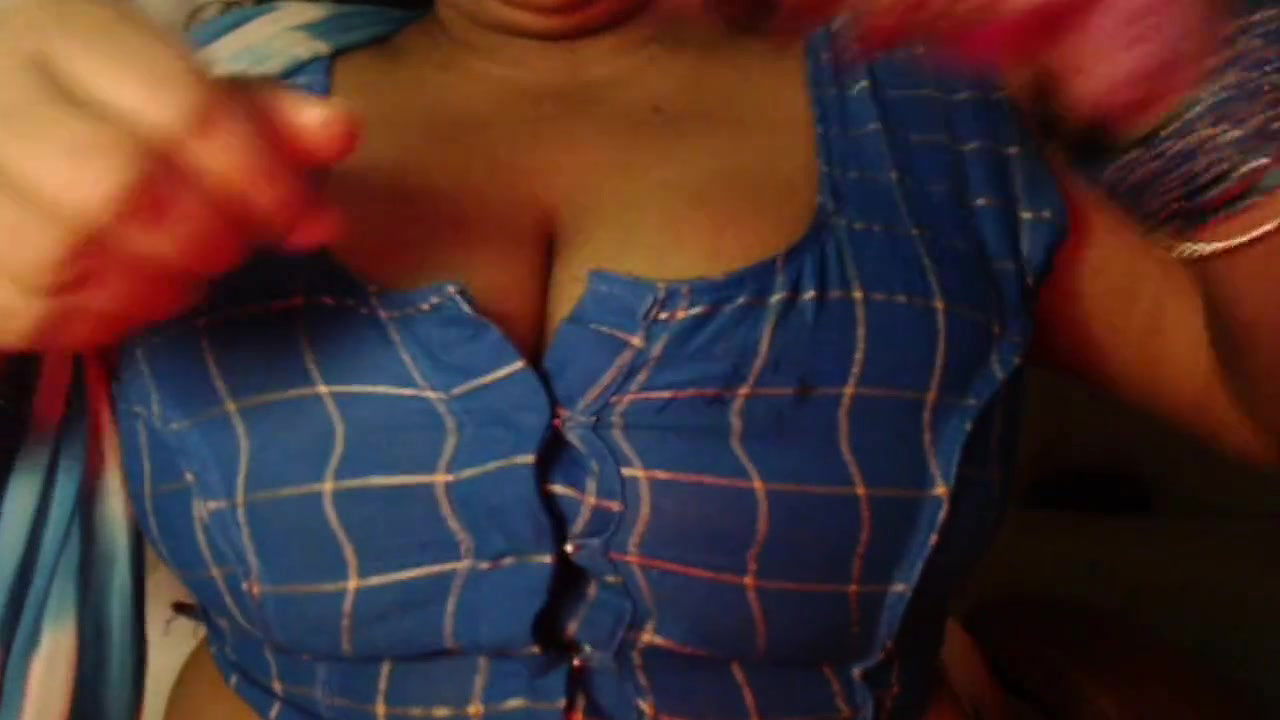 After sucking the nipples of the boobs she enjoys showing her boobs