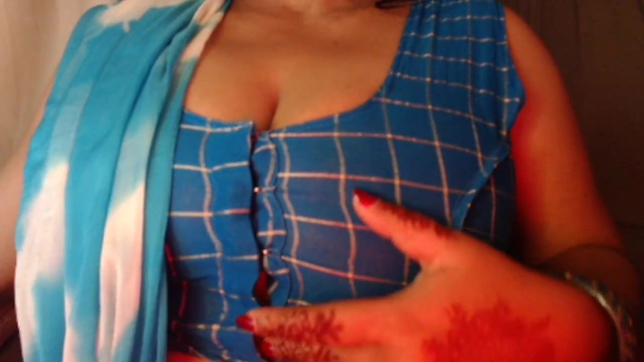 After sucking the nipples of the boobs she enjoys showing her boobs