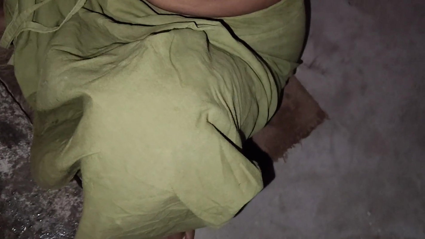 After washing the dishes, Bhabhi took the dick in her mouth and then climbed on top of her and got fucked