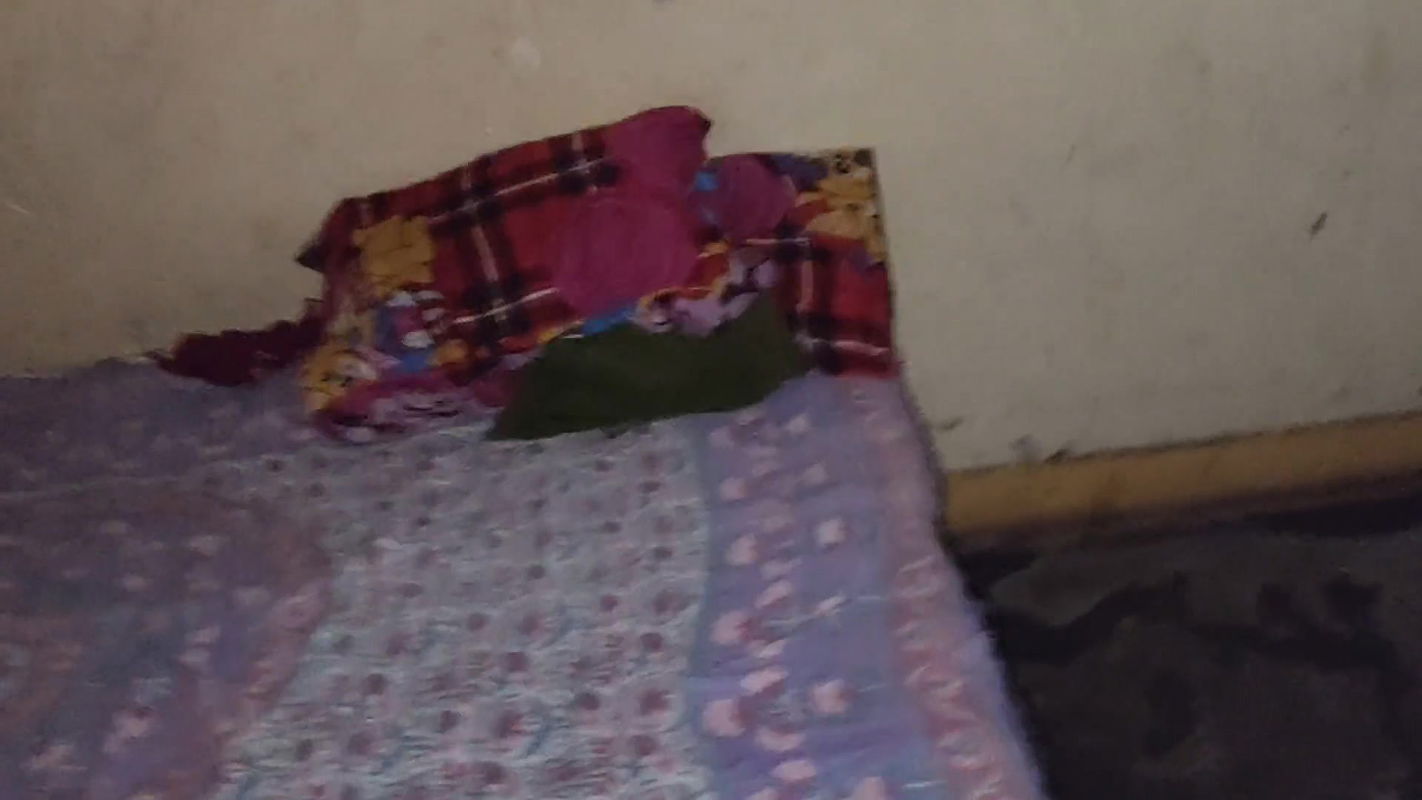 After wearing it, the sister-in-law climbed on the brother-in-law and got fucked by his thick dick