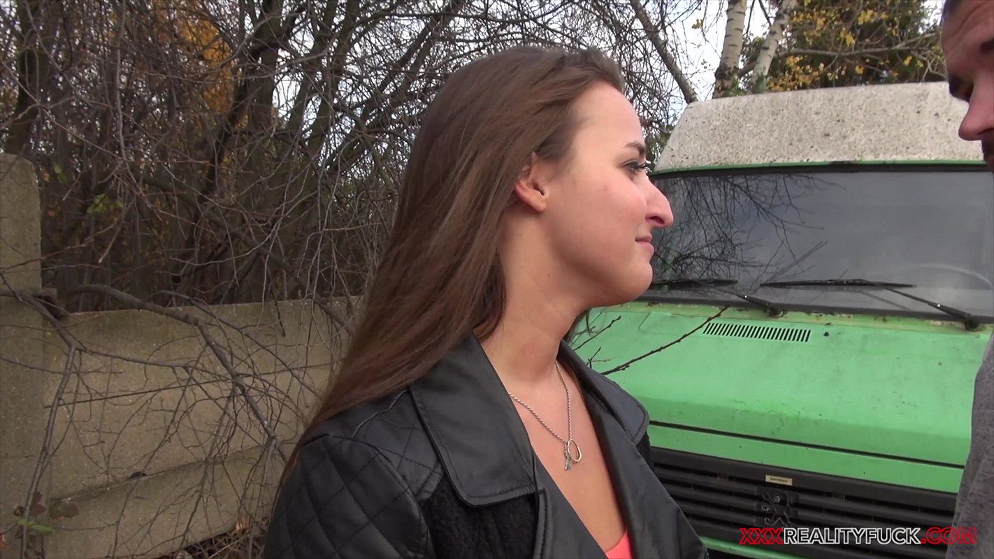 Amirah Adara gives amazing blowjob and nice fuck for help with a broken car