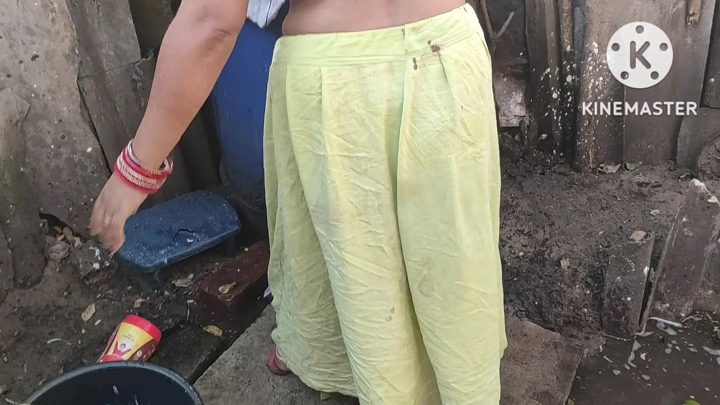 Anita yadav hot boobs in a bra