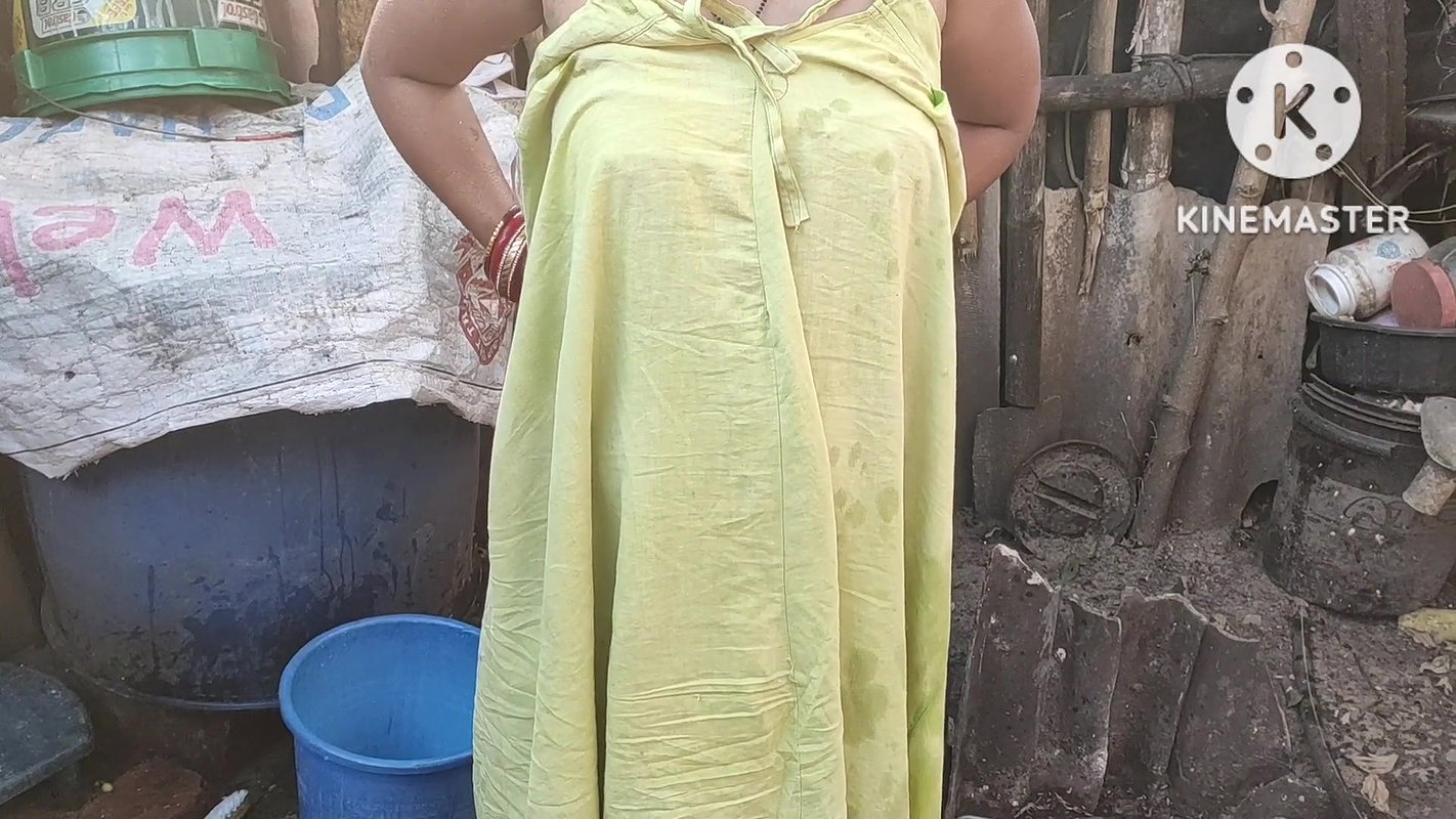 Anita yadav hot boobs in a bra