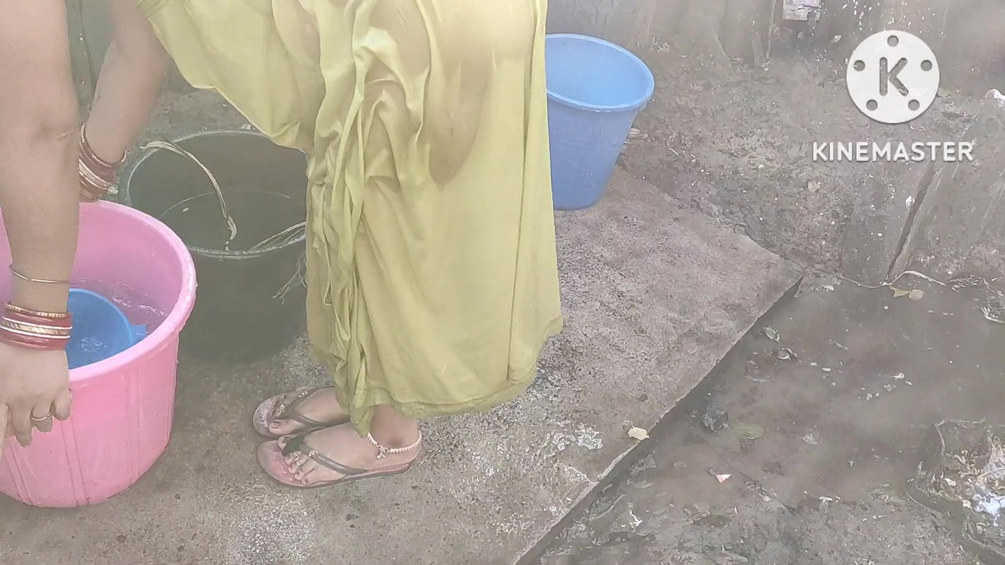 Anita yadav hot boobs in a bra