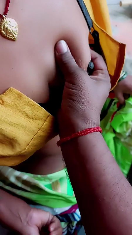 Ass rubed in bhabhi pusssy in hand