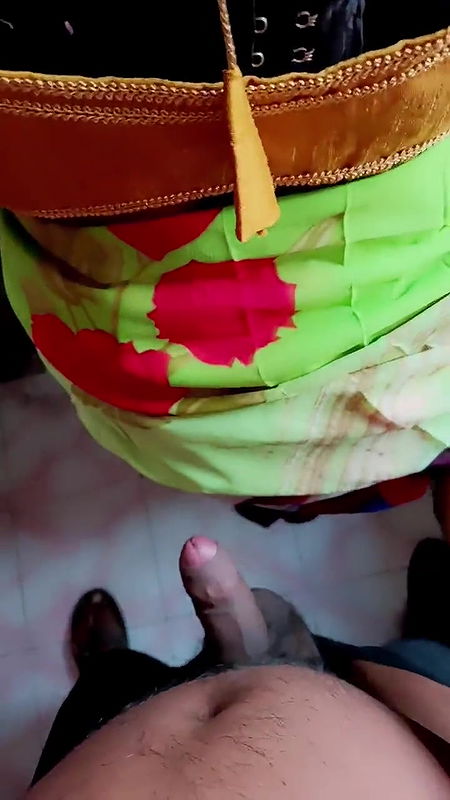 Ass rubed in bhabhi pusssy in hand