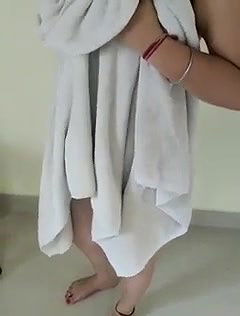 Ayushi Bhabhi Remove the clothes