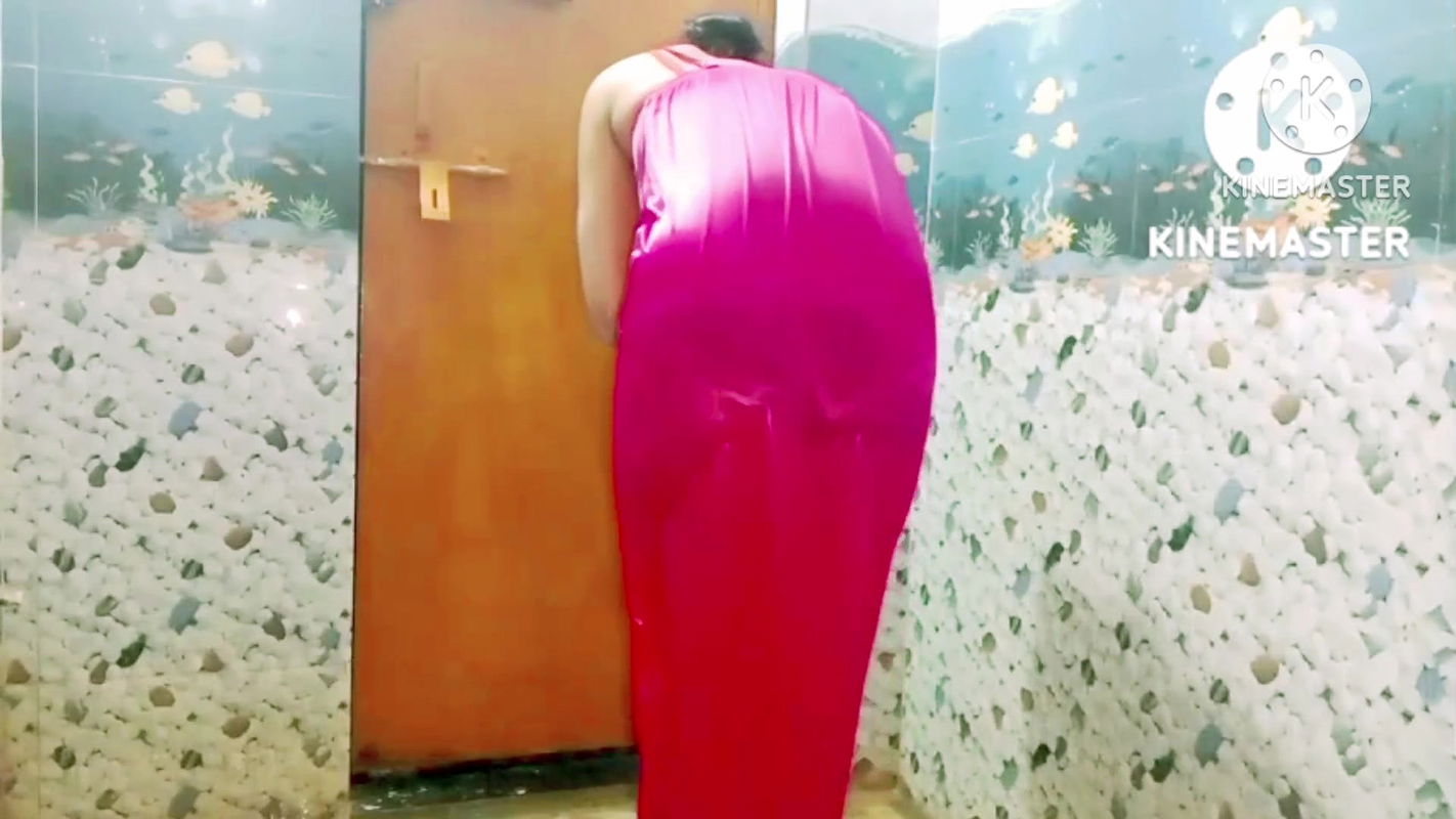 Bahu ki jawani dekh sasur ka launda khada ho gaya full hot bathing stepsister and hot bhabhi