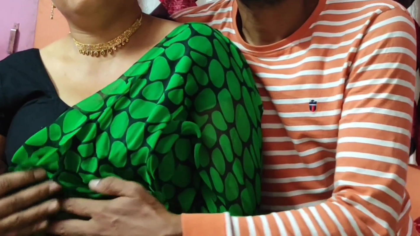 Bahut dino se ghuma rahi thi aaj jakar chodne ka mauka diya bhabhi Ji ne jordar tarike se chudai karwayi