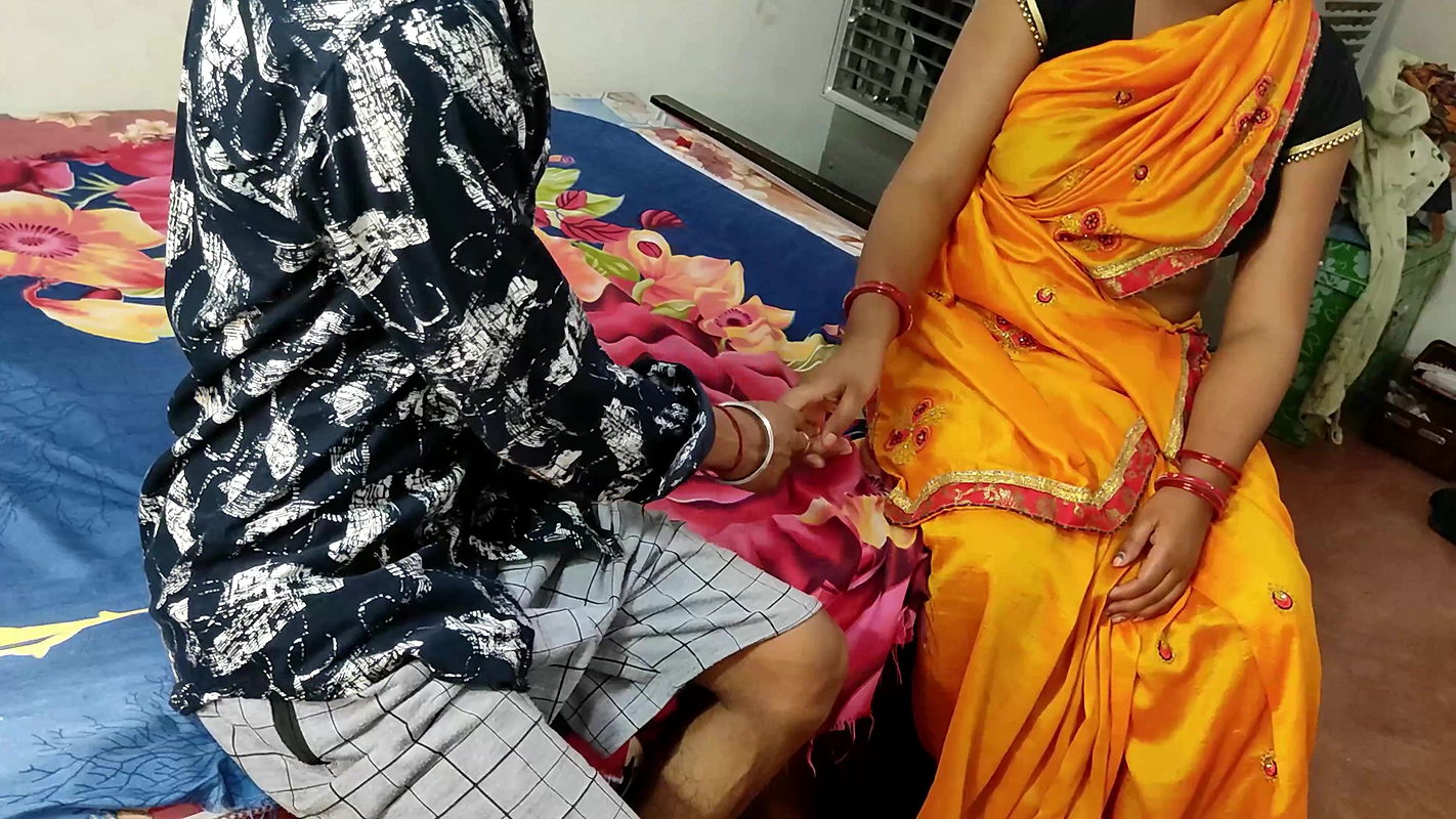 Bartan Bechne Wali Bhabhi fucked for exrta income with costumer