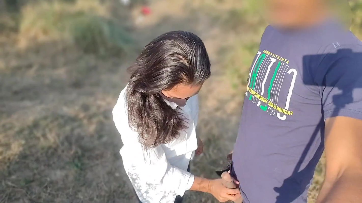 Beautiful Bhabhi Devar Fucking In Jungle, Bhabhi Jungle Mein Apne Devar Ke Kale Lund Se Chudwane Gayi Khet Full HD