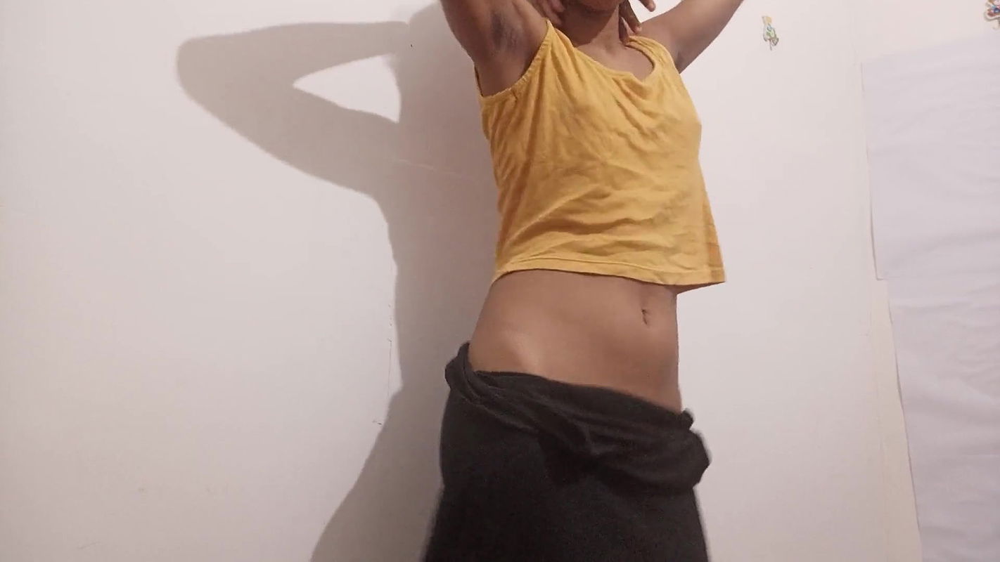 BEAUTIFUL BLONDE SHOVES 3 FINGERS IN HER ASS