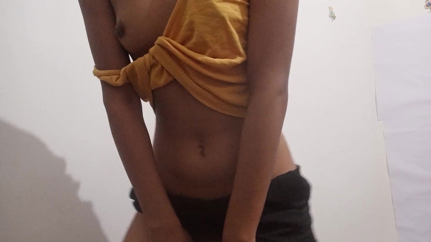 BEAUTIFUL BLONDE SHOVES 3 FINGERS IN HER ASS