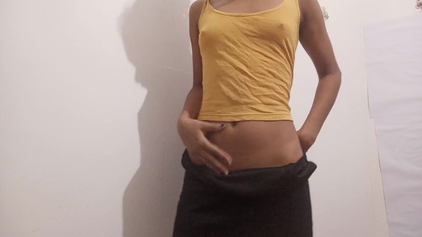 BEAUTIFUL BLONDE SHOVES 3 FINGERS IN HER ASS