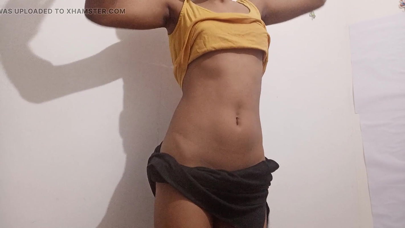 BEAUTIFUL BLONDE SHOVES 3 FINGERS IN HER ASS