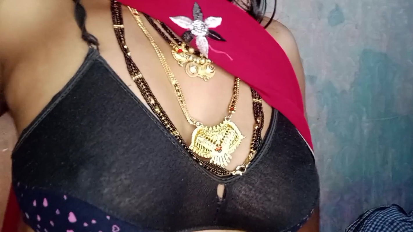 Bedroom sex Mom fucks while she was wearing saree