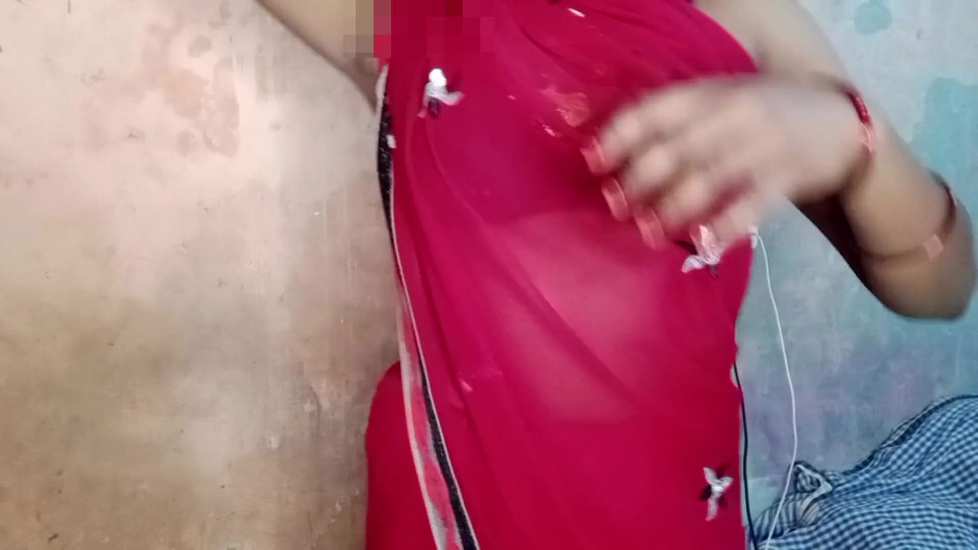 Bedroom sex Mom fucks while she was wearing saree