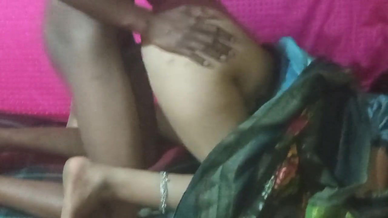 Bhabhi alone in the house on a summer day Riya bhabhi fucked by hot bhabhi taught to fuck