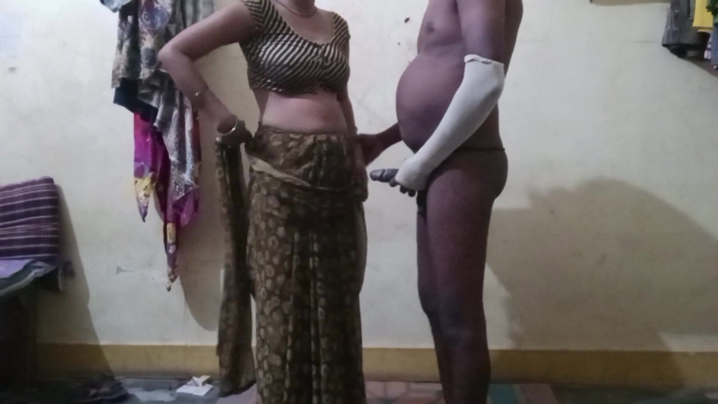 Bhabhi got fucked after applying mehndi