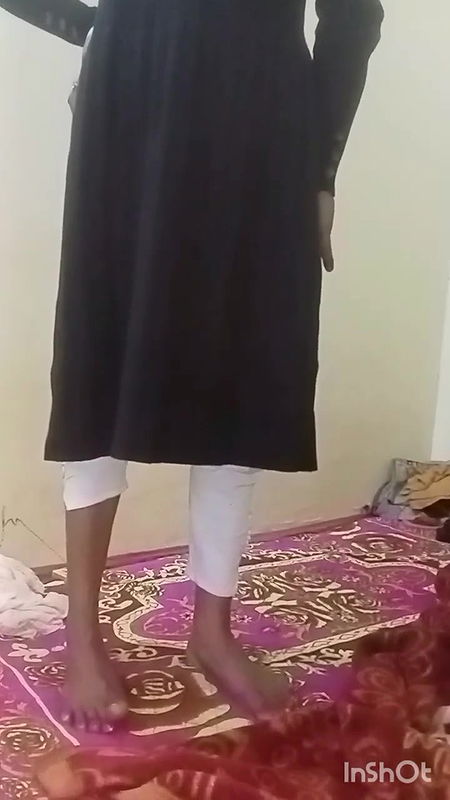 Bhabhi ka room per jakar bhabhi ko pel diya