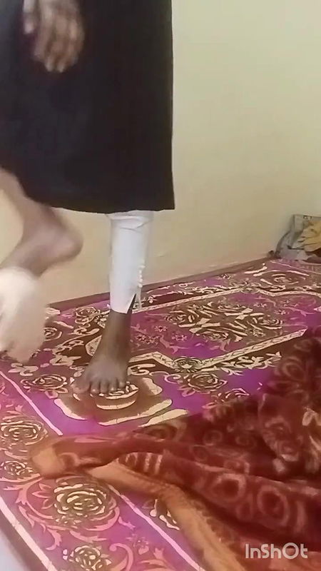 Bhabhi ka room per jakar bhabhi ko pel diya
