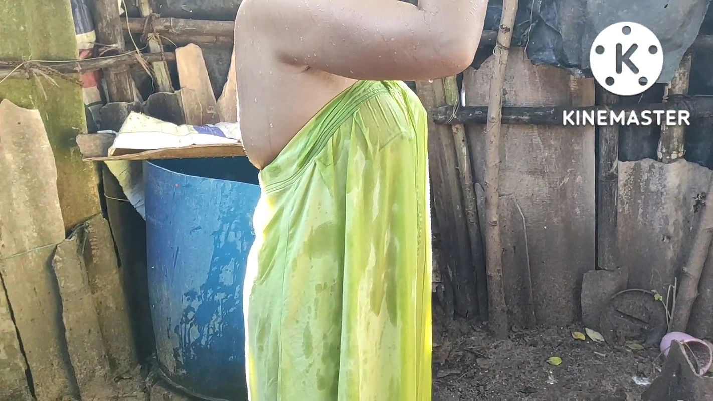 Bhabhi ki boobs aur ass good looking