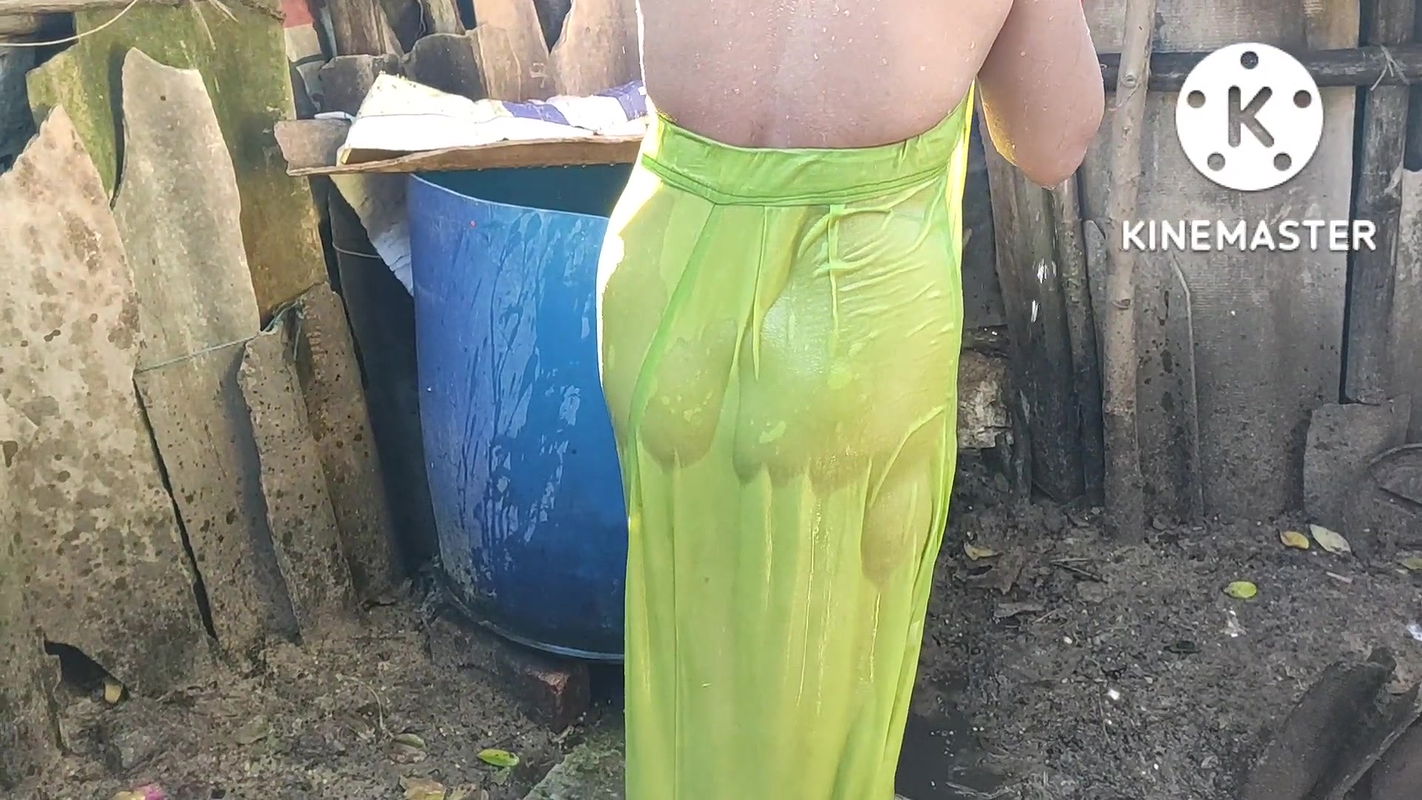 Bhabhi ki boobs aur ass good looking